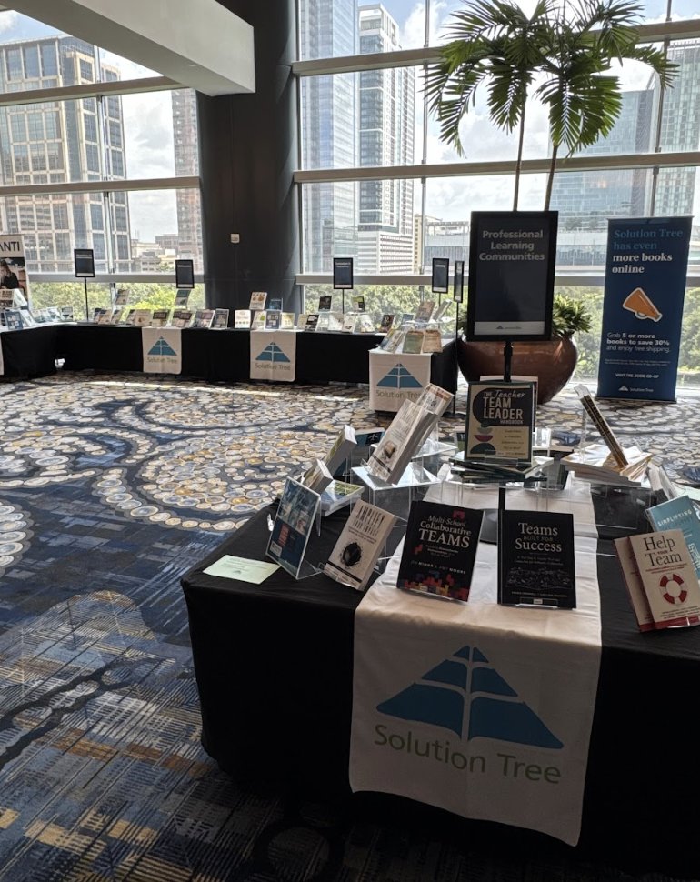SolutionTree's tweet photo. Sold out in Houston.
794 educators. 15 states. One powerful week of learning at the High Impact Teams Institute. Michael McWilliams opened as emcee, followed by a keynote from Michelle Marrillia.
#HighImpactTeams #EducationLeadership #ProfessionalLearning https://t.co/vhkLDnrNAw