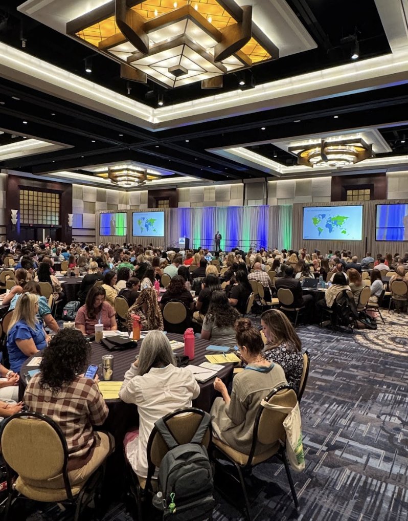 SolutionTree's tweet photo. Sold out in Houston.
794 educators. 15 states. One powerful week of learning at the High Impact Teams Institute. Michael McWilliams opened as emcee, followed by a keynote from Michelle Marrillia.
#HighImpactTeams #EducationLeadership #ProfessionalLearning https://t.co/vhkLDnrNAw