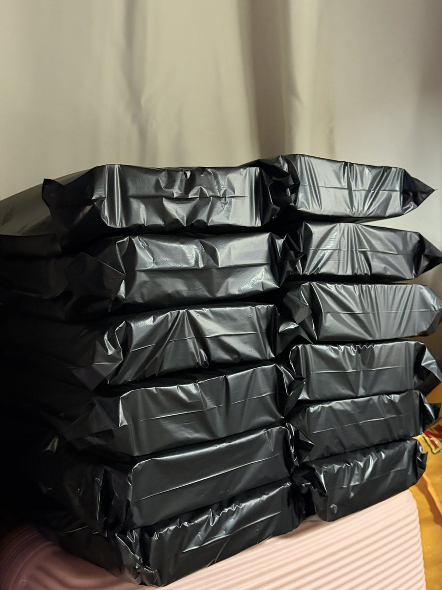 _bitetheapple's tweet photo. quick updatee, most orders are shipped out and some are already received!! 🫶🏻 https://t.co/ORlAMS2fpd
