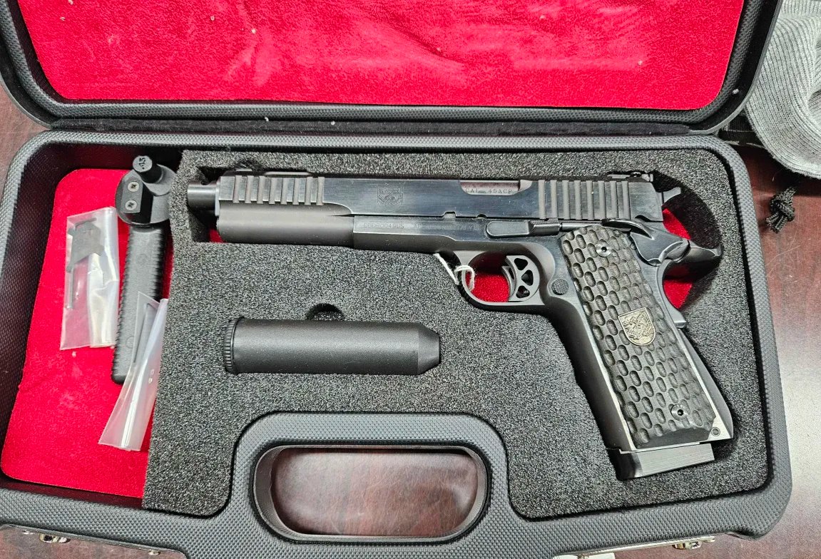 PawnTales's tweet photo. What's dumber than one 1911?

Two of em mashed the fuck together....

We do get some silly shit in here. https://t.co/F97PEbwsuF