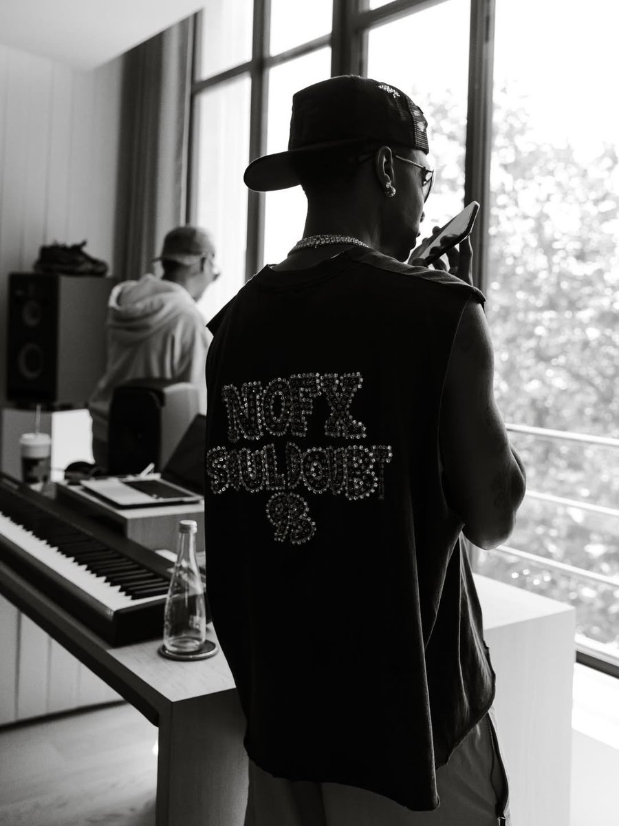 Mrmusky77's tweet photo. 🚨 Wizkid &amp; Pharrell Williams locked in at the studio! 🎧🔥🇫🇷

The Afrobeats and hip-hop legends are cooking something special. 🦅❤️ https://t.co/lIrGUdMZ3d