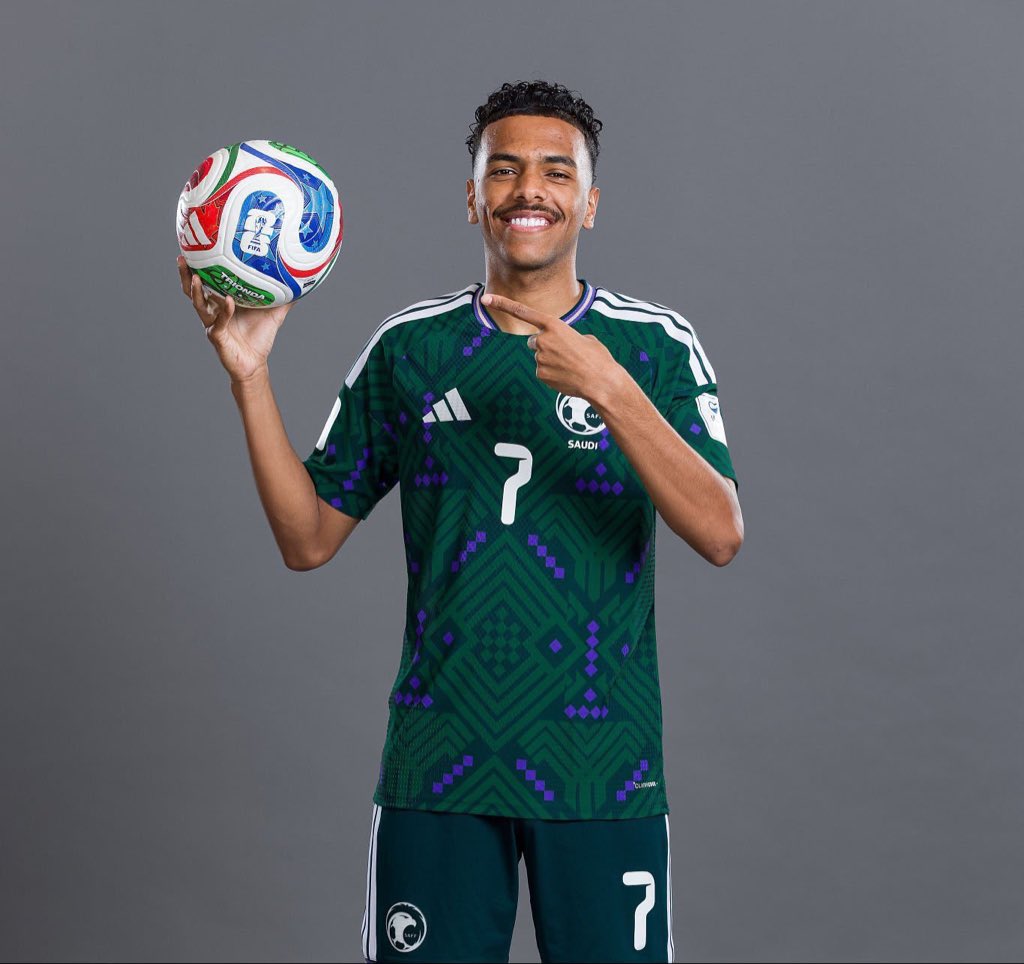 mont0i's tweet photo. 🇸🇦 مصعب الجوير ضمن أكثر لاعبي كأس العالم 2026 جريًا، حيث يحتل المركز الخامس عالميًا بمعدل 11.19 كم لكل 90 دقيقة بعد أول مباراتين، كأعلى لاعب عربي في القائمة وأحد أبرز محركات الأخضر في وسط الملعب. https://t.co/Fq9Th4SPSF