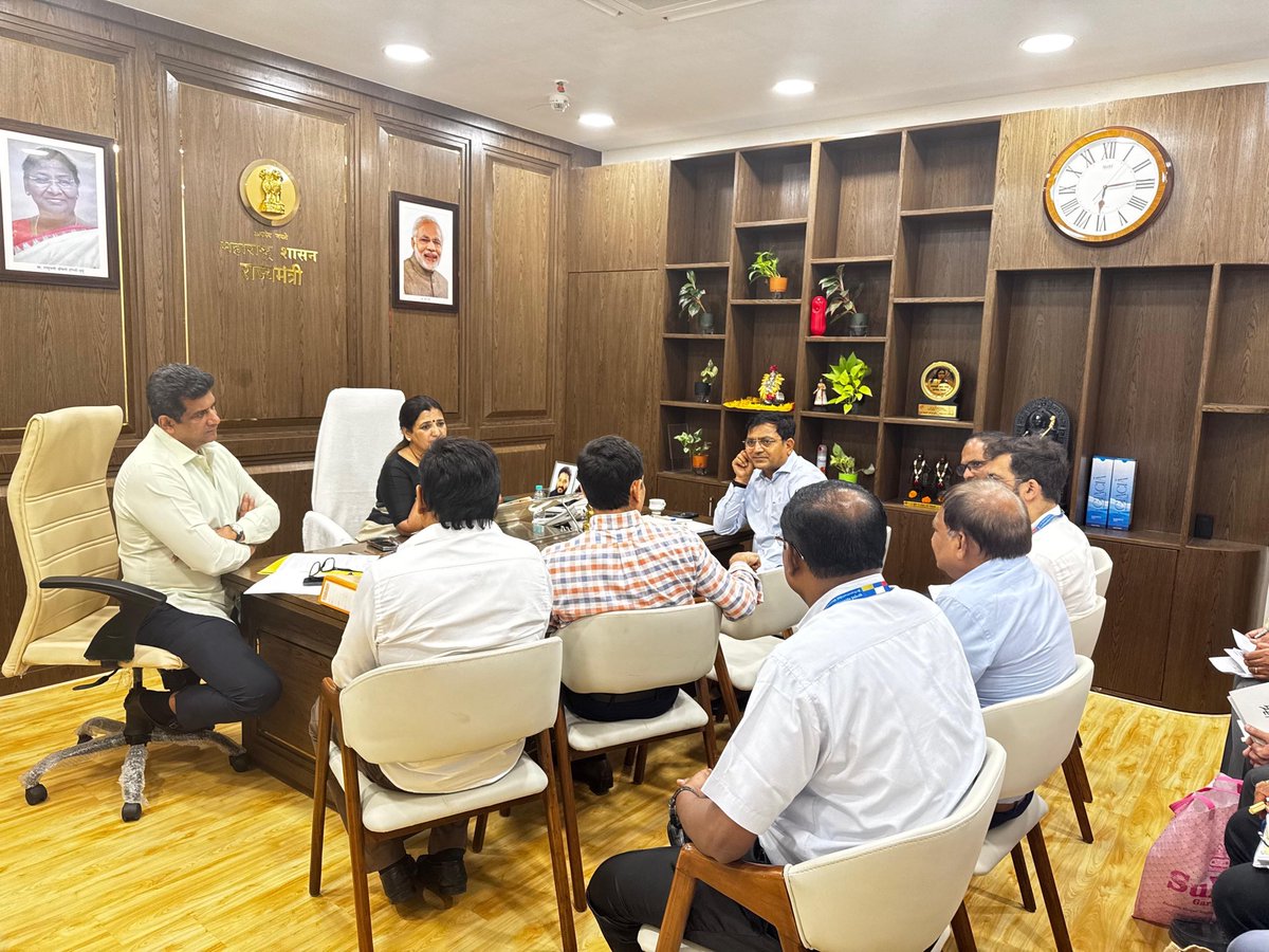 AslamShaikh_MLA's tweet photo. Held a review meeting today on the PAP (CTS No. 827/A/4A/2) issue in #MaladEast, chaired by Hon'ble MoS Smt. Madhuri Misal, with Shri. Aseem Kumar Gupta, Additional Chief Secretary, Urban Development & Housing Departments, and concerned officials.

Discussed the grievances of the affected residents and emphasized the need for a fair, transparent, and time-bound resolution. Will continue pursuing the matter until justice is delivered.