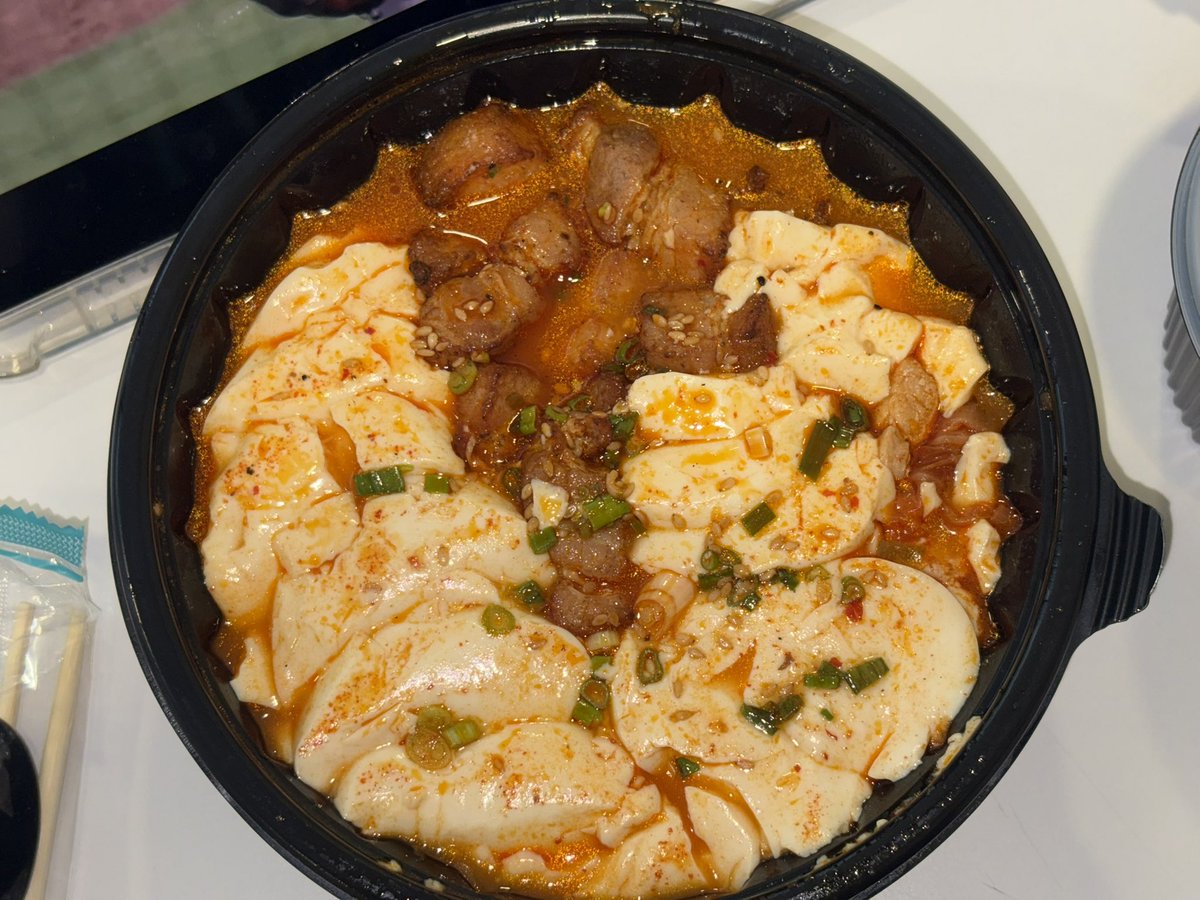 trianglebab's tweet photo. 김치돼학교

지친 대학원생에게 한줄기 빛과 같은 맛
김치찜에 순두부 넣는 레시피 만든 분 밑으로 대학원 갔어야 했는데 https://t.co/hhh3mBcr3n