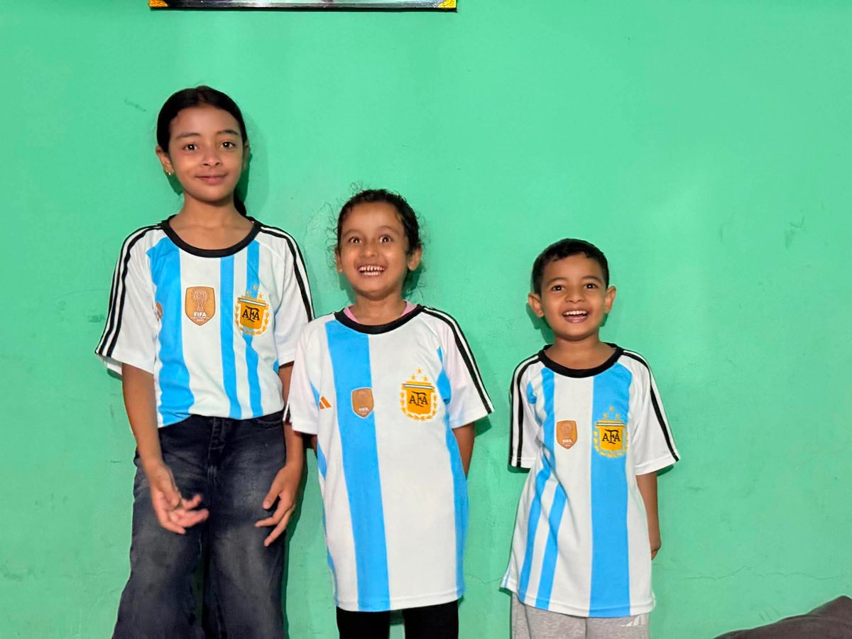unique_arsad's tweet photo. Whole family Rooting #Argentina #Messi @TeamMessi #fifa #worldcup #Vamos #ARGvsAUT https://t.co/uzPrIOGLlW