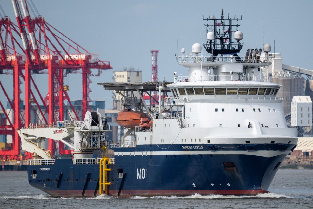 NavyLookout's tweet photo. .@HMS_Str_Castle inbound to Balaena Birkenhead on the Mersey today for maintenance.

Via: DCFH Aviation https://t.co/CDUmajH5zt
