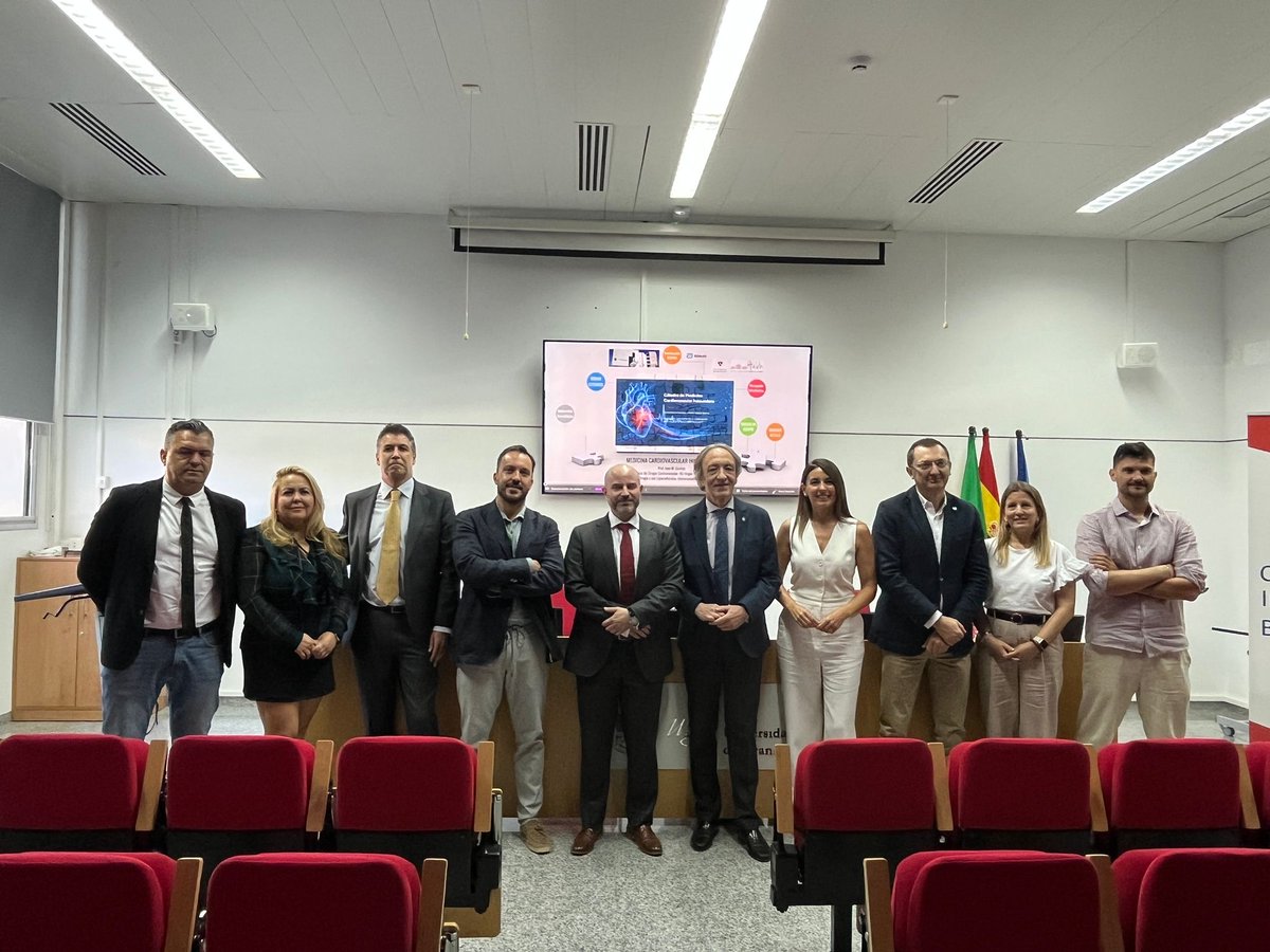 CanalUGR's tweet photo. 🔬👩‍🏫 Investigación de excelencia y formación especializada en medicina cardiovascular

🫀 Nace la Cátedra de Medicina Cardiovascular Innovadora

👁️‍🗨️ Se ha presentado en el @CIBM_UGR 

🌐 Noticia: https://t.co/JtdWRI0wBS https://t.co/S3vVyk1fW2