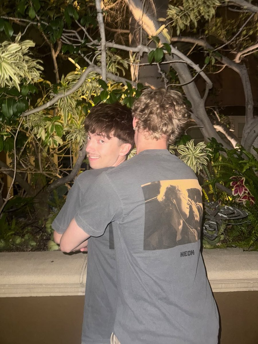 feditmulti's tweet photo. Naim + Ryan forever ❤️😭

Que lindos eles juntos, ainda mais com a própria blusa deles 🫶🏽 https://t.co/wygsSIQbd0