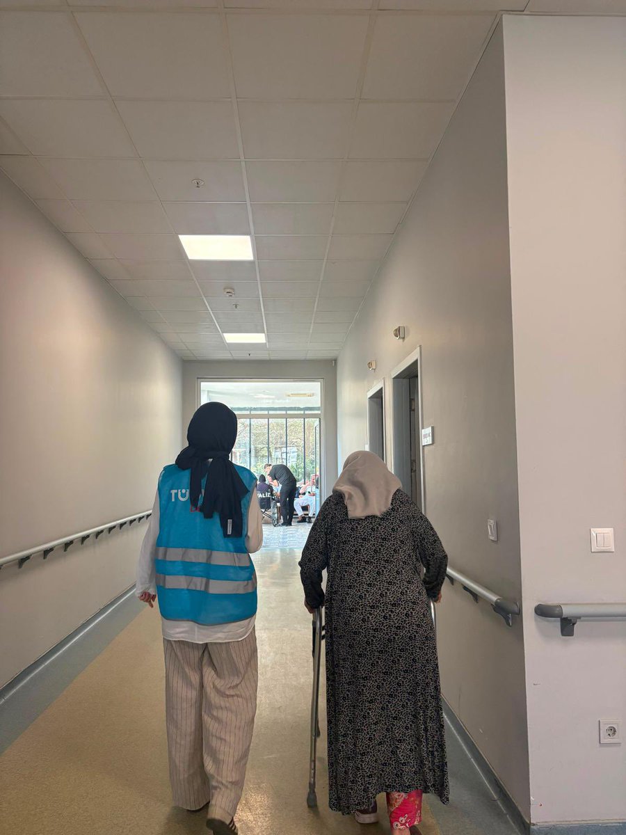 tugvabursa's tweet photo. TÜGVA Bursa Destek koordinatörlüğü olarak  Babalar günü olması sebebiyle bugün huzur evine ziyarette bulunduk.
Kıymetli büyüklerimizle sohbet etmek bizede çok iyi geldi.🙌🏻 https://t.co/33VEyP3Qtt