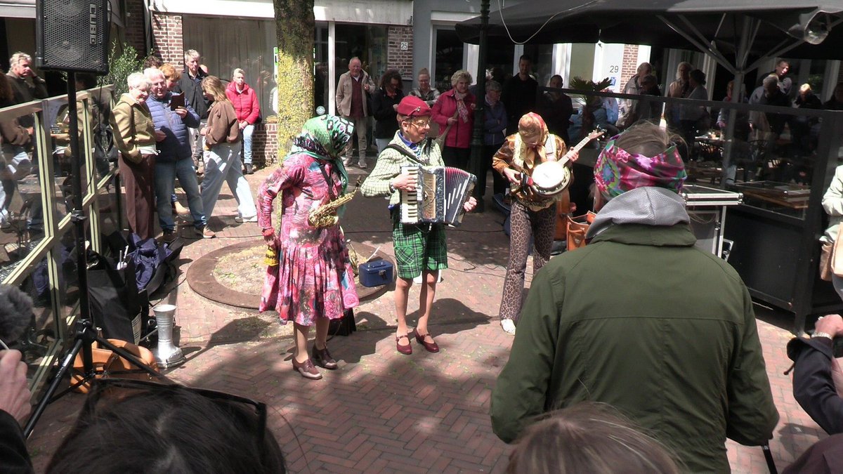 MooisteFRL's tweet photo. 📸 Straatfestival Harlingen 2026

De Zwoelie Troelies brachten muziek, gezelligheid en een flinke dosis energie naar de binnenstad van Harlingen.

#harlingen #straatfestival #friesland https://t.co/OpYaTLQYfO