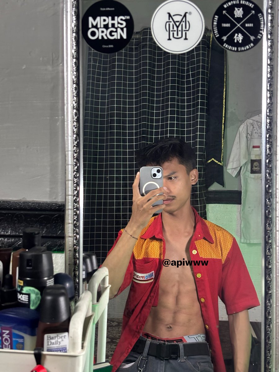 piw_apiwww's tweet photo. miror dulu🥵 https://t.co/uc9Z69yxFP