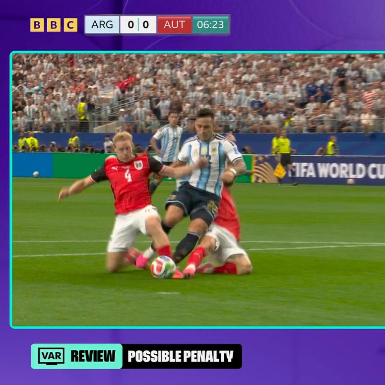 TouchlineX's tweet photo. 🚨 𝗕𝗥𝗘𝗔𝗞𝗜𝗡𝗚: PENALTY ARGENTINA! 🇦🇷 https://t.co/UF5dZvkmvQ