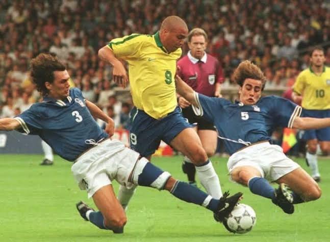 PodSetorNorte's tweet photo. Defesa da Áustria sem motivo nenhum: https://t.co/btW6BLwWNN