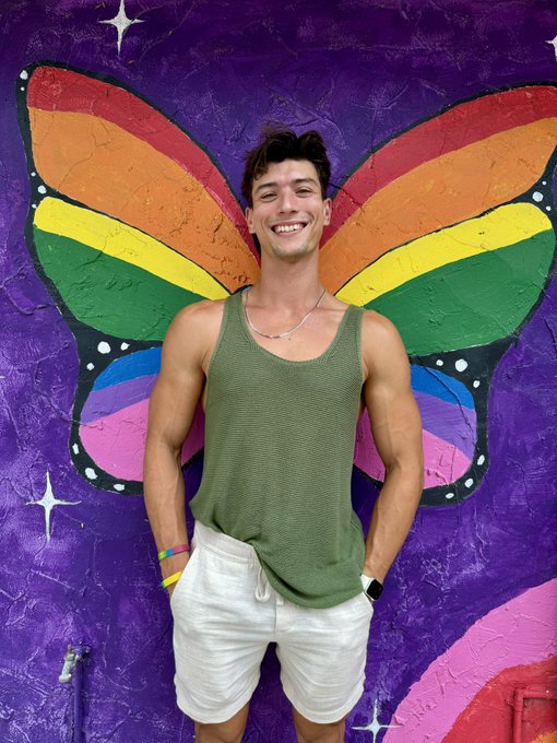 Hunt_2str8- Hunter - 2 pic. 🌈❤️ @benonlyfns how’s pride month been treating yall? 🫶 https://t.co/ktN6QSCKsX