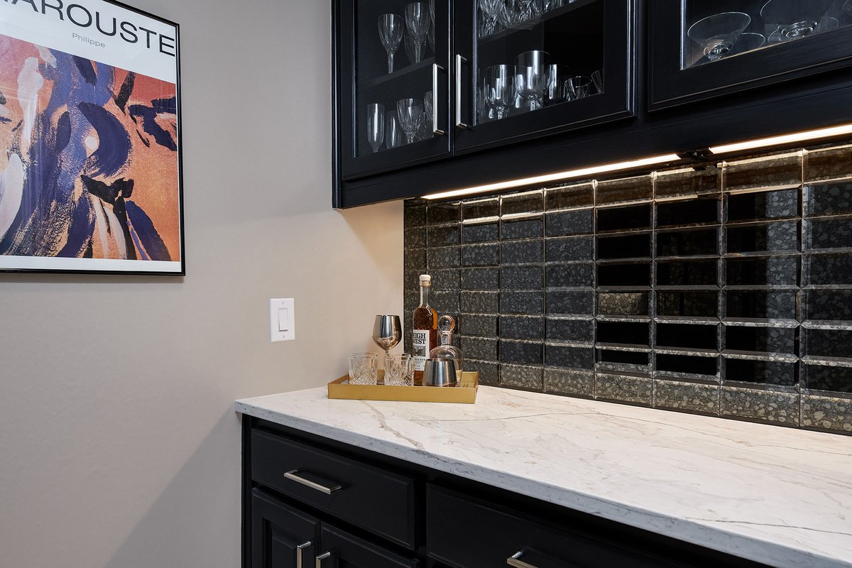 virtuosobuilder's tweet photo. It’s 5 o’clock somewhere! We love this bar that we remodeled. The antique black mirrored backsplash really elevates the space giving it a sleek look and contrasts perfectly against the white quartz countertop with golden veins to soften the look. 🍾🥂 https://t.co/2K3WaLcpQl
