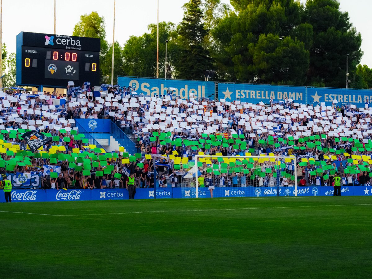CESabadell's tweet photo. 🧅 El màxim agraïment per a tots vosaltres, Arlequinats!

🏟️ Heu aconseguit que un estadi tingui vida, faci gols i guanyi partits

🫶🏻 No és exagerat dir-vos que teniu molta culpa d'aquest ascens https://t.co/quSvPWrj91
