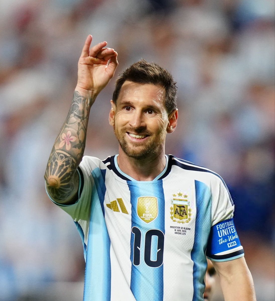 FabrizioRonald0's tweet photo. 🚨 𝗕𝗥𝗘𝗔𝗞𝗜𝗡𝗚: Lionel Messi becomes the first Player to miss a Penalty in 3 Consecutive World Cups🤯

Still breaking Records at 38 Years Old🇦🇷💫 https://t.co/bBvlihItLz