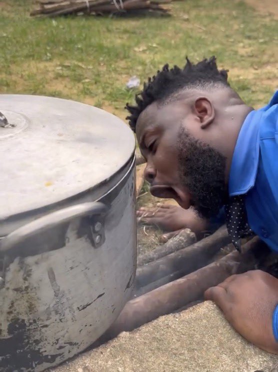 unkle_renzoo's tweet photo. Make this fire no do me anyhow today ooo.
Be like this cooking go really cook. https://t.co/S0Oh3xOzzN