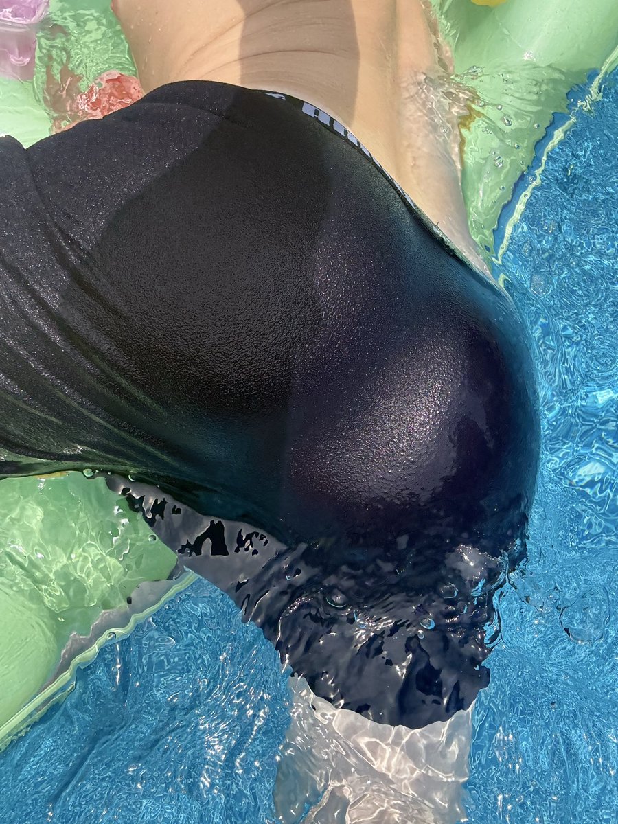 lrlsmp's tweet photo. Tryna get rid of these tanlines https://t.co/JmzpHp9aGj