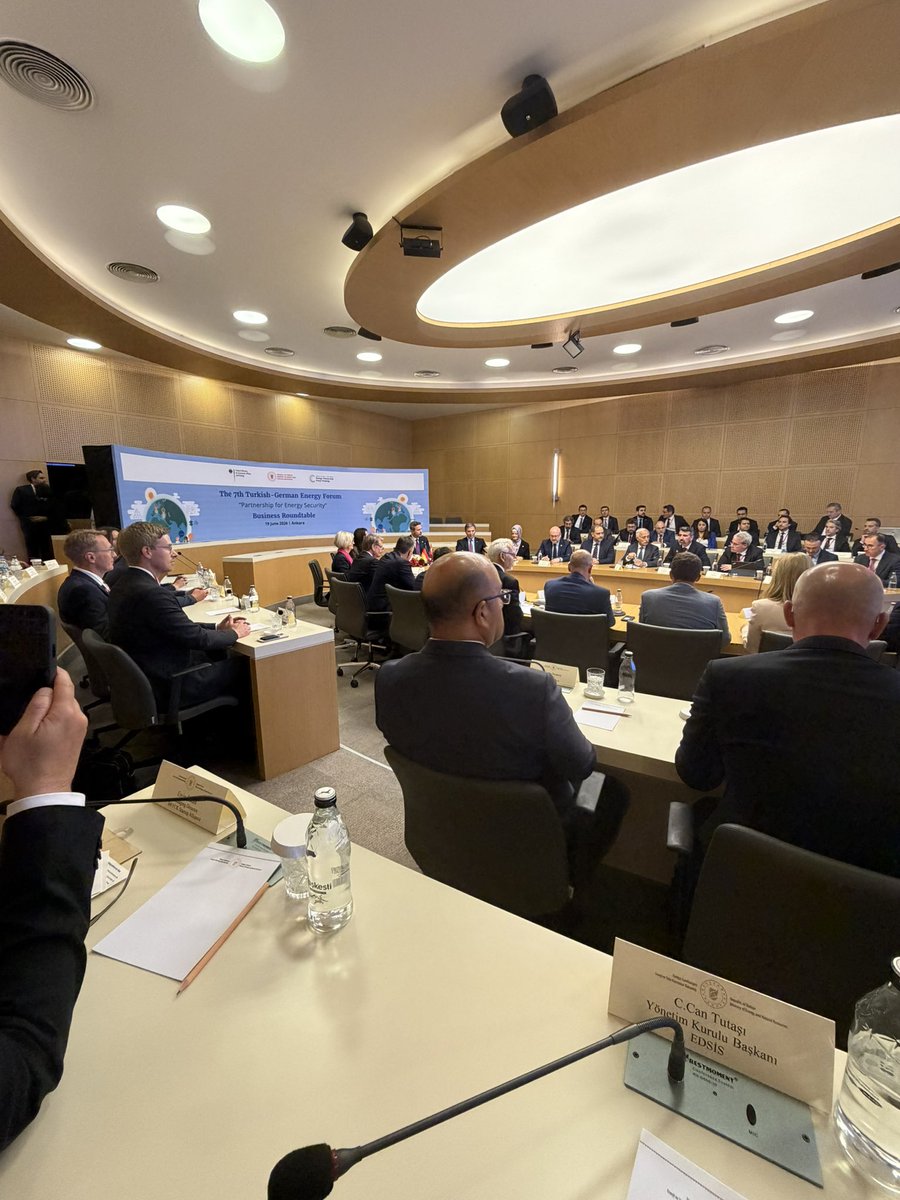 cctutasi's tweet photo. T.C. Enerji ve Tabii Kaynaklar Bakanımız Sn. Alparslan Bayraktar’ın önderliğinde, Federal Almanya Ekonomi ve Enerji Bakanı Katherina Reiche ile beraberindeki heyetin katıldığı 7. Türk-Alman Enerji Forumu’nda İş Dünyası Yuvarlak Masa Toplantısı’nda yer aldık.

Toplantıda yenilenebilir enerjiden şebeke modernizasyonuna, kritik minerallerden yeşil dönüşüm hedeflerine kadar uzanan geniş bir yelpazede Almanya ile iş birliğimizi güçlendirme fırsatları ele alındı.