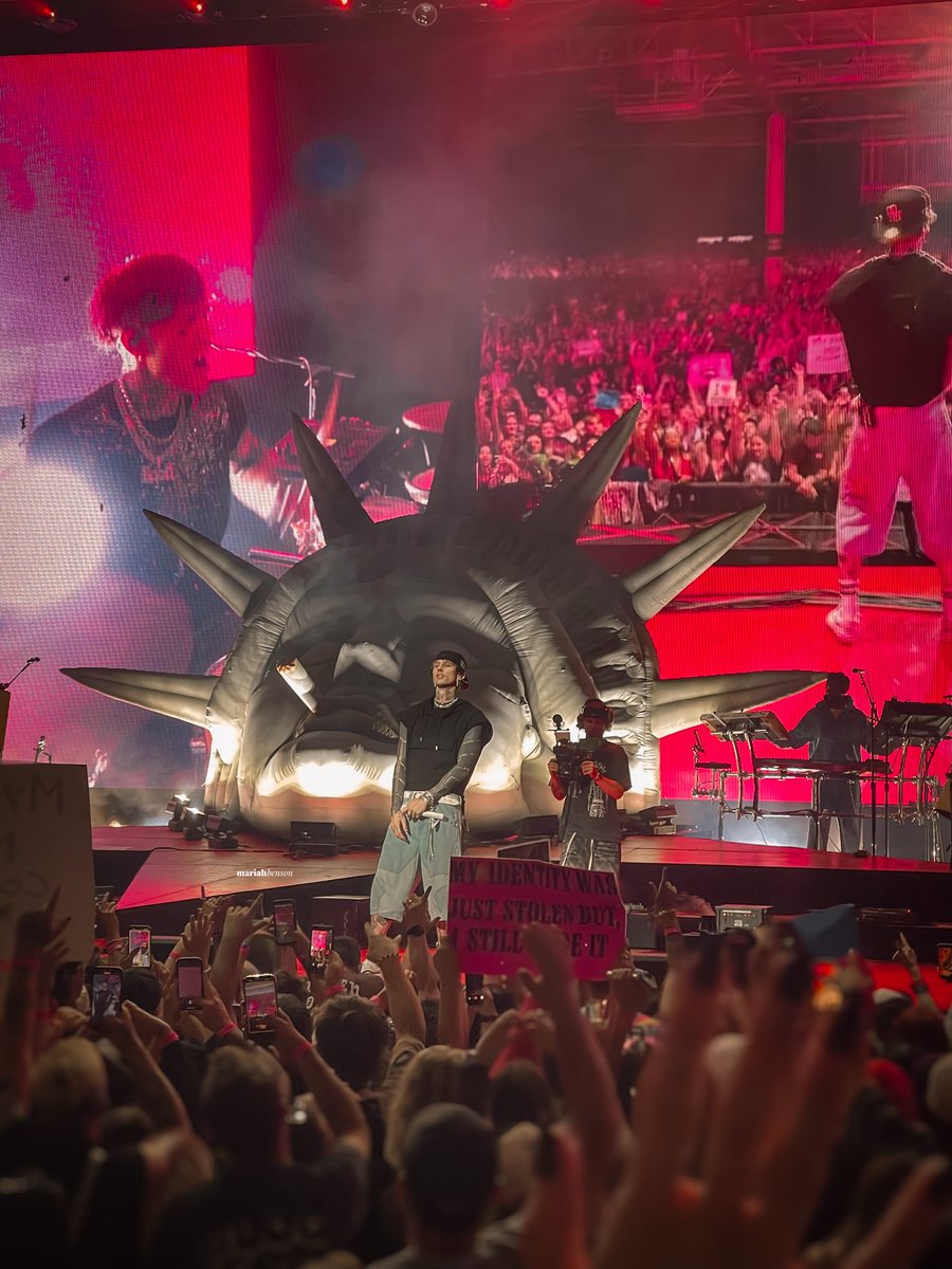 RyRy_2011's tweet photo. Favorites from Noblesville/Indianapolis show. Shot on a Sony point &amp; shoot from the lower bowl. One day, I hope to do this as a paid hobby, up close with fancy equipment 😅 For now, it’s just fun ❤️🤘 #lostamericanatour #mgk #machinegunkelly https://t.co/nkrZ2WVaQQ