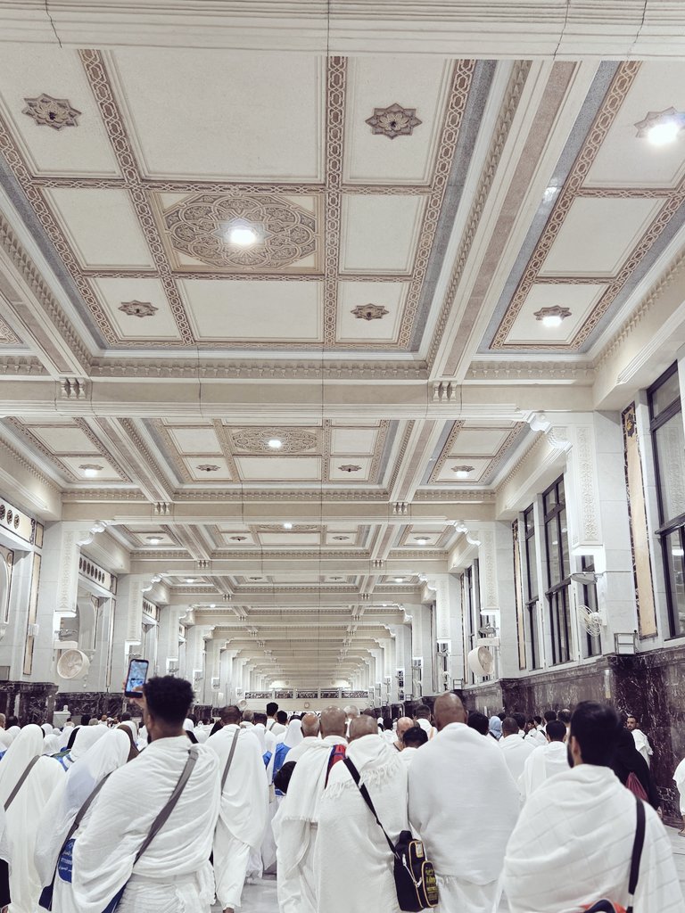 Shahadhamad511's tweet photo. والرُوح في رِحَاب مكةَ اتّسَعَت 🤍🤍       
الحمدلله الذي بلغني هواء مكة وسكينتها 🕋💕 https://t.co/AXoWijJuau