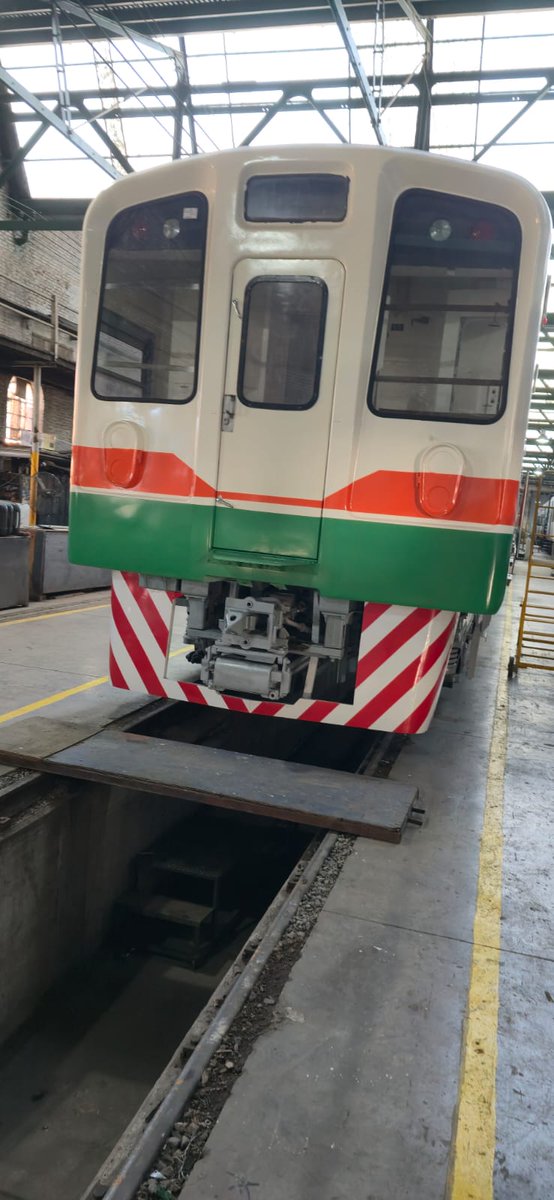 Nicolimassosa's tweet photo. CADA VEZ CERCA!!!!!!

Muy pronto vuelve el Toshiba con viejo esquema y logo Trenes Argentinos al servicio del tren Roca 🚆🤩😉🟢🟠
https://t.co/ThQK48SxLw https://t.co/kTcmAYWoS5