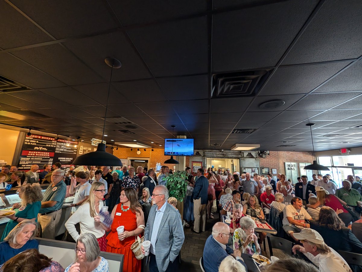 IAmNickReynolds's tweet photo. Ted Cruz campaigning for Alan Wilson in Columbia today. Packed house.

Evette currently holding a GOTV rally in the Upstate. https://t.co/QJrFdqk46L