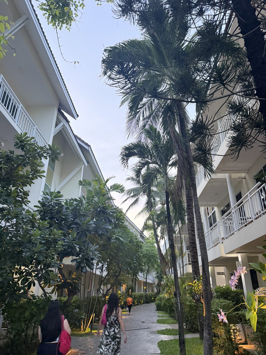 MuddabbirAli's tweet photo. You get this Beach Resort &amp; these beach views in 85K for 4 nights in Koh Samui, Thailand. No wonder those who could afford opt to other places with better services, infrastructure &amp; value to money tourism. https://t.co/BnclZWKqR5