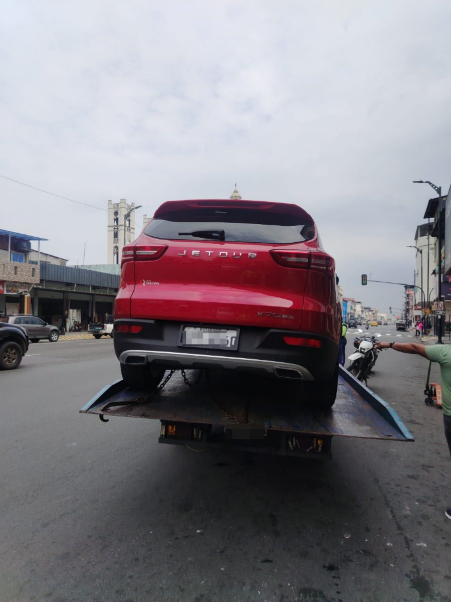 ATM_Transito's tweet photo. 📢La #ATM informa que, tras la revisión de una denuncia difundida en redes sociales y el seguimiento realizado a través del sistema de cámaras del Centro de Monitoreo, se identificó un vehículo que utilizaba un dispositivo para ocultar la placa, impidiendo su correcta visualización.

Tras la verificación en sitio, la unidad fue trasladada al Centro de Retención Vehicular (CRV), donde se aplicará el procedimiento y sanciones correspondientes.

El uso de estos dispositivos constituye una infracción a la normativa de tránsito vigente.

#CiudadDeTodos