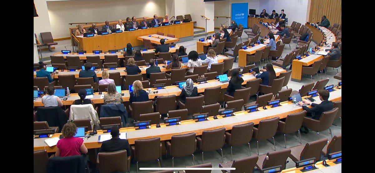 RDenONU's tweet photo. República Dominicana tuvo una participación activa en la Sesión Anual de la Junta Ejecutiva de UNICEF. La delegación, encabezada por el representante permanente, embajador Wellington Bencosme, intervino en los principales temas de la agenda, incluyendo el informe anual de la Directora Ejecutiva de UNICEF y la implementación del Plan Estratégico 2026-2029.

Como vicepresidente de la Junta Ejecutiva por el GRULAC, el representante permanente presidió una de las sesiones de trabajo, reflejando la confianza depositada en el liderazgo de República Dominicana dentro de este órgano.

La delegación conformada por el Embajador y la primera secretaria Taidi Muñoz, también participó en los debates sobre el fortalecimiento del Sistema de las Naciones Unidas para el Desarrollo, destacando la importancia de que las reformas impulsen una mayor efectividad, coherencia y rendición de cuentas, especialmente en el marco de la iniciativa ONU80.