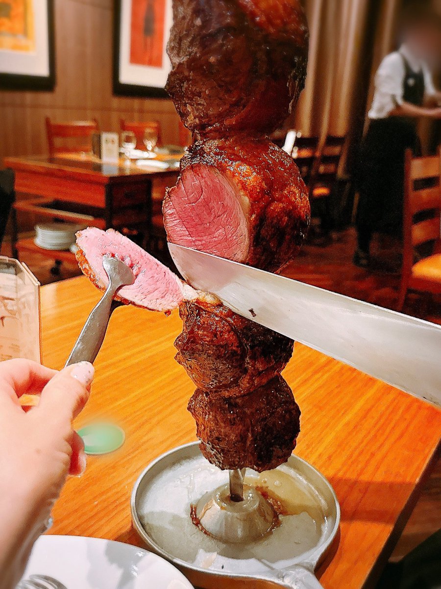suzu_rd's tweet photo. しゅらすこ〜🇧🇷🥩

頑張って食べるぞ！と思って行くのに3種類目くらいでお腹いっぱいになるのはなぜ💭 https://t.co/qT5JlnxATK
