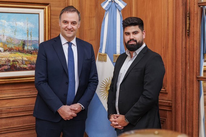 argeliberal's tweet photo. Bienvenido Fabián Fernández al equipo de vocería.

Fabián viene haciendo un gran trabajo en YPF.

QUE LAS FUERZAS DEL CIELO TE ACOMPAÑEN https://t.co/zTblIXYMM7