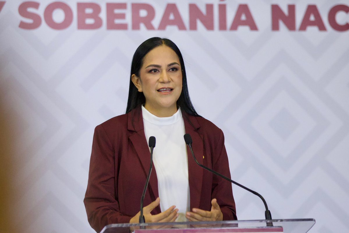 CitlaHM's tweet photo. Junto a @A_MontielR, nuestra presidenta nacional de @PartidoMorenaMx, anunciamos el inicio de los registros de aspirantes a las Coordinaciones Estatales de la Defensa de la Transformación y de la Soberanía Nacional.

Es motivo de orgullo que seamos el único movimiento que pone en manos del pueblo la decisión de quienes encabezarán los trabajos organizativos, no mediante acuerdos de cúpula, sino a través de encuestas que garantizan la participación ciudadana.

Reiteramos que:

✅ Los registros se están realizando tanto de manera virtual como presencial.

✅ Una vez concluida esta etapa, la Comisión Nacional de Elecciones revisará que las y los aspirantes cumplan con los requisitos legales y estatutarios establecidos en la convocatoria.

En morena, la democracia se ejerce con la participación del pueblo y con reglas claras y justas para todas y todos.