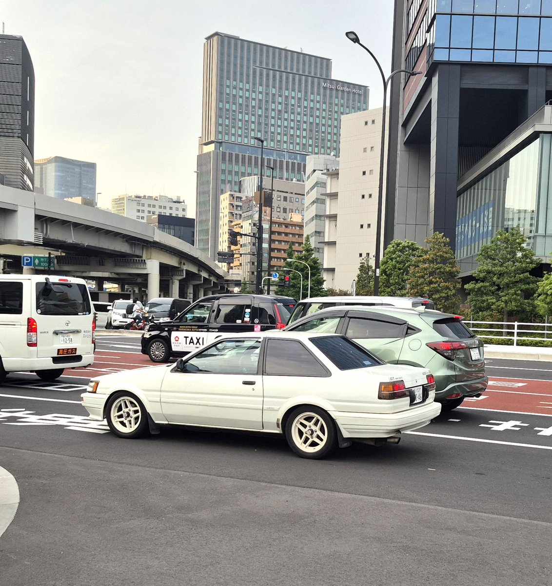 000_three's tweet photo. AE86 I saw in the wild in Tokyo... https://t.co/7k3oNXpULx