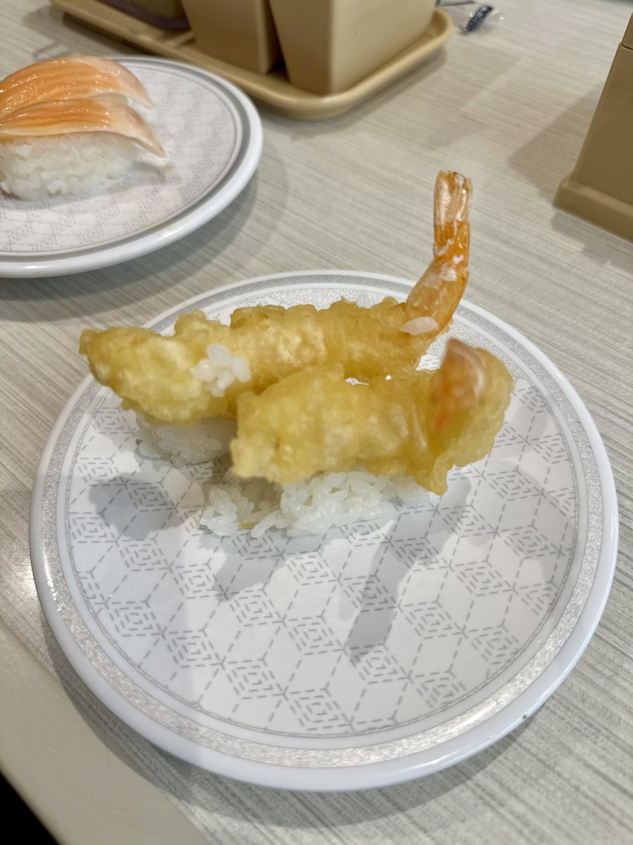 RChika0210's tweet photo. おはようございます😊

先日知人と出かけた時にお寿司食べてきたのでその時の画像をどうぞ🍣

生ハムロールとありましたが長さが足らなくて巻けず、かけるだけになってましたｗ( っ˙꒳​˙ )っ[▓▓]ﾌｧｻｯ

今日も皆様になにかいいことありますように(๑́•ㅅ•๑̀)ﾅﾑﾅﾑ https://t.co/MdjlxN7Pns