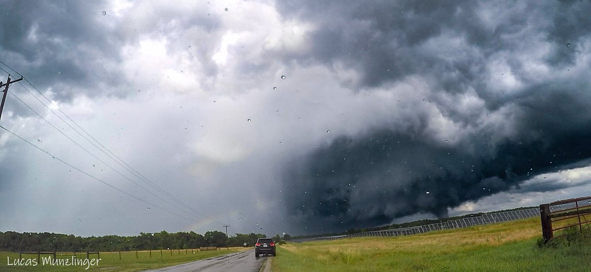RealLMunzlinger's tweet photo. The Texico, Illinois tornado is now rated preliminary EF3 with winds of 140mph.

#ilwx https://t.co/XcyR2cEOmJ