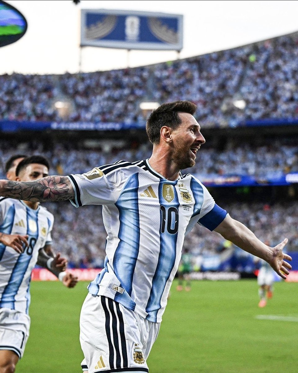 lucianosanchezl's tweet photo. Goles de Messi en cada edad

17: 1
18: 10
19: 19
20: 21
21: 41
22: 48
23: 57
24: 82
25: 69
26: 46
27: 64
28: 50
29: 57
30: 51
31: 55
32: 28
33: 46
34: 24
35: 38
36: 30
37: 29
38: 50 https://t.co/d3Xd9ikKLK