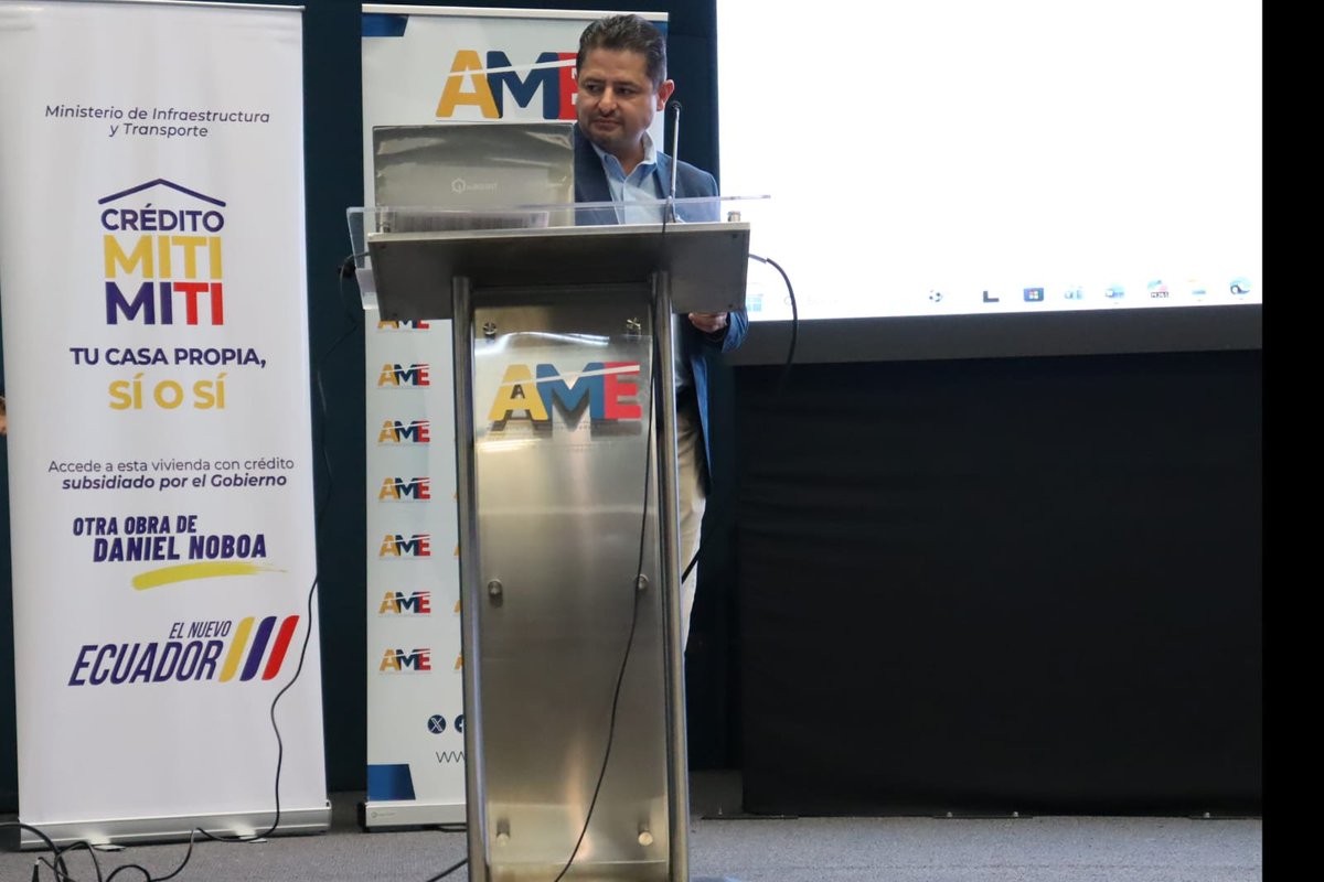 secap_ec's tweet photo. En este importante espacio contó con la presencia del Viceministro de @ViviendaEc , @danielelmir ,  expertos, académicos e instituciones para intercambiar experiencias, fortalecer redes de colaboración y generar propuestas innovadoras que impulsen el progreso del Ecuador. 🇪🇨 https://t.co/c37tAYaQn7