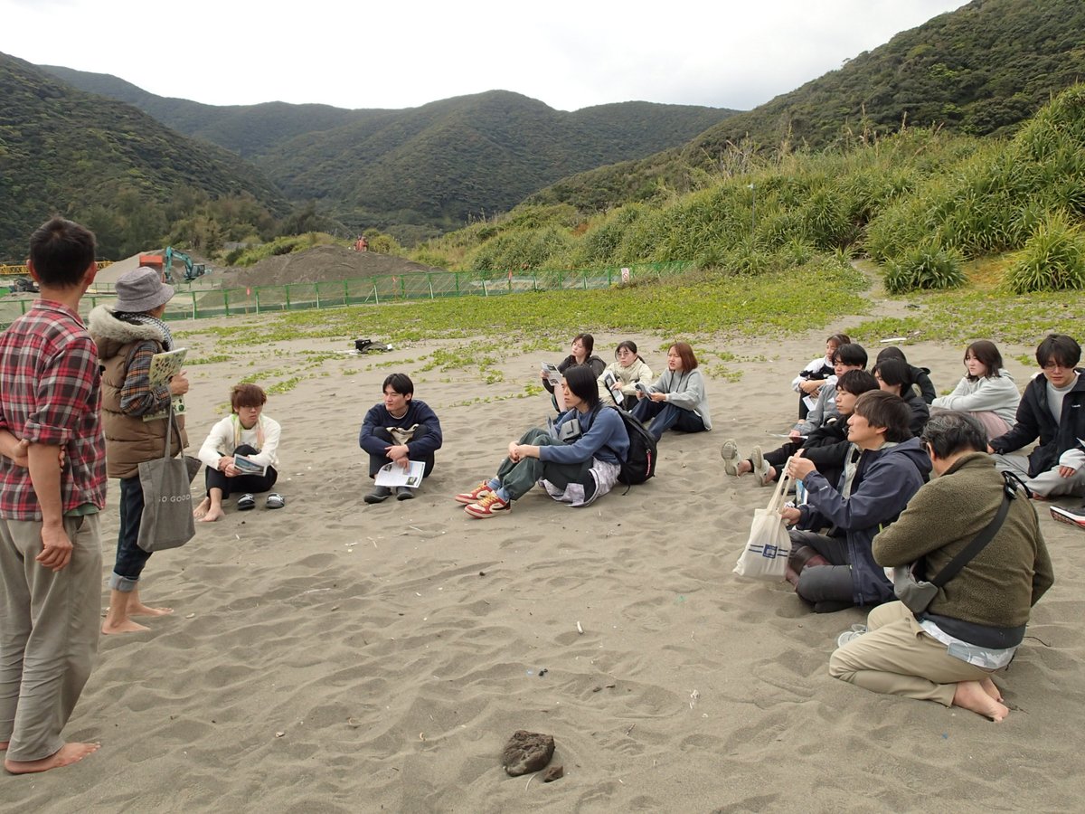 shizen_teika's tweet photo. 奄美実習【其の二】
奄美大島といえばマングローブ林、カヌーを漕いで観察に向かいました🌳
また、開発がすすむ海岸で、環境保全についてみんなで考えました📸
他にも、ナイトツアーで固有種を観察したり、ご当地スイーツを堪能したり😊
奄美大島の自然を満喫できてよかった!!(SIMあらためﾓﾘﾅｶﾞ) https://t.co/8uDFhZzRUR