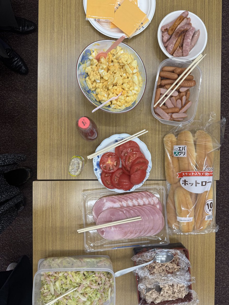 ART20220618's tweet photo. サンドイッチの会
みんなでサンドイッチの具材を持ち寄って
自分好みのサンドイッチを作って食べました！
#コミュニティ https://t.co/JpnIyuFjyE