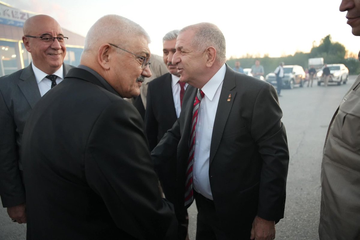 muratkoroglu71's tweet photo. Genel başkanımızı bar ekibiyle karşıladık.
@zaferpartisi @cezmi_polat @umitozdag @ZaferPartisi25 @ZaferPartisi_25 @ecz_aygunfatih https://t.co/4giM0QJeul
