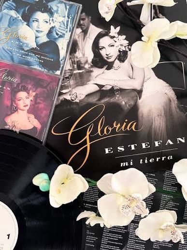 Kabeto_b's tweet photo. Vendió mas de 13 millones de copias y se convirtió en el primer álbum femenino, enteramente en español más vendido a nivel mundial para esa época.
Ganó el premio Grammy Anglo, a mejor álbum tropical tradicional en 1994.
#GloriaEstefan 🎶 #MiTierra 💃 https://t.co/PLqq33A1ZA