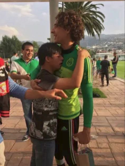 pytverooo's tweet photo. No te vayas Ochoa😭 https://t.co/NvDakqWqiy