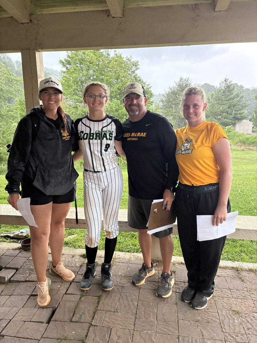 ChloeHayes09's tweet photo. What a great day at @LMC_Softball  prospect camp.  Thanks to all the players and @Jbum42 for all the feedback I cannot wait to come back.🥎

@CobrasPatton 
@BrawleyCobras 
@gatorjack72 
@SoftballDown https://t.co/yxTE9Jqxwi