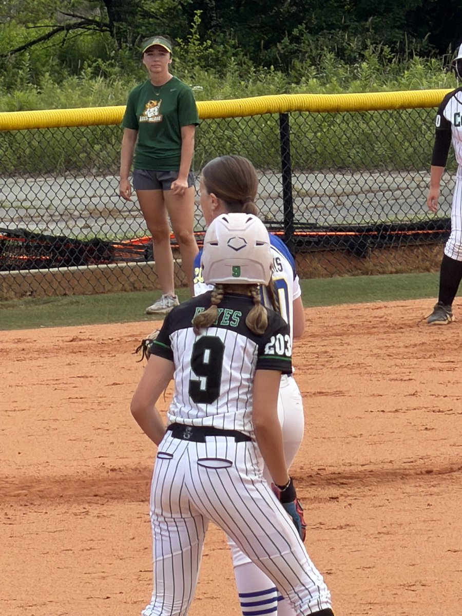 ChloeHayes09's tweet photo. What a great day at @LMC_Softball  prospect camp.  Thanks to all the players and @Jbum42 for all the feedback I cannot wait to come back.🥎

@CobrasPatton 
@BrawleyCobras 
@gatorjack72 
@SoftballDown https://t.co/yxTE9Jqxwi