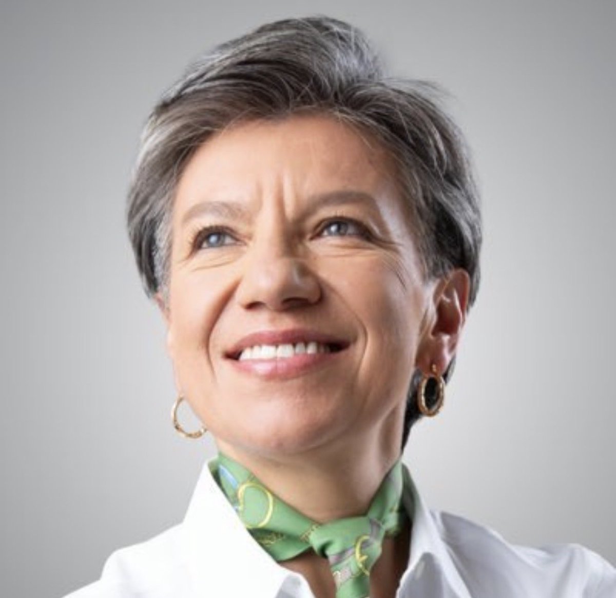 JonanaAndrea's tweet photo. Yo debo reconocer que esta vieja tiene más ovarios que un putas! 

Gracias @ClaudiaLopez https://t.co/efr9tFNpzJ