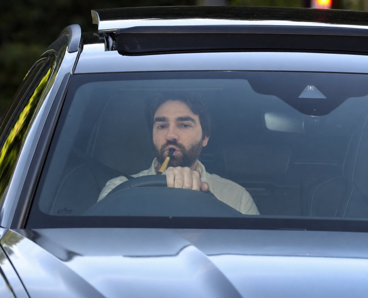 JamieBroxholme_'s tweet photo. 🚨🔴🟡 EXCLUSIVE: Charlie Walton has reportedly been spotted arriving at Trinity Street ahead of what is believed to be the signing of his @BarryTown_ contract. 👀✍️

Sources close to the situation indicate final details have been agreed, with the club now preparing the paperwork to complete one of the most talked-about deals of the summer.

Supporters gathered nearby as excitement continues to build around the club legend's expected return.

Contract signing imminent. 🔴🟡

Here we go? ⏳👀 

#BarryTown #Transfers #CharlieWalton