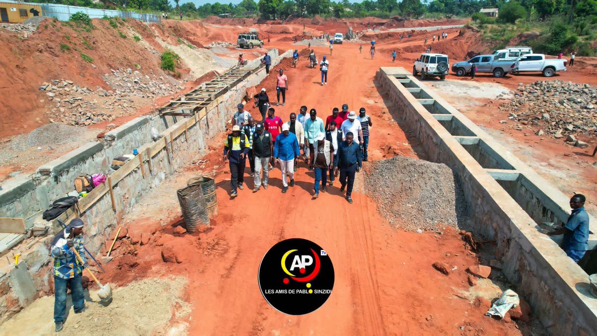 DenisYombo's tweet photo. 📍#Kasaï_Or 🇨🇩 : Avez-vous vécu à Mbujimayi ? Connaissez-vous le ravin Nyongolo ? Le chantier avance, l’espoir renaît pour les riverains. https://t.co/XZQ25HaAEQ