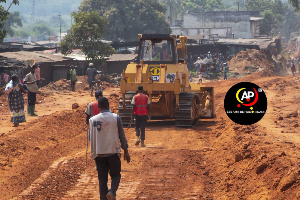 DenisYombo's tweet photo. 📍#Kasaï_Or 🇨🇩 : Avez-vous vécu à Mbujimayi ? Connaissez-vous le ravin Nyongolo ? Le chantier avance, l’espoir renaît pour les riverains. https://t.co/XZQ25HaAEQ
